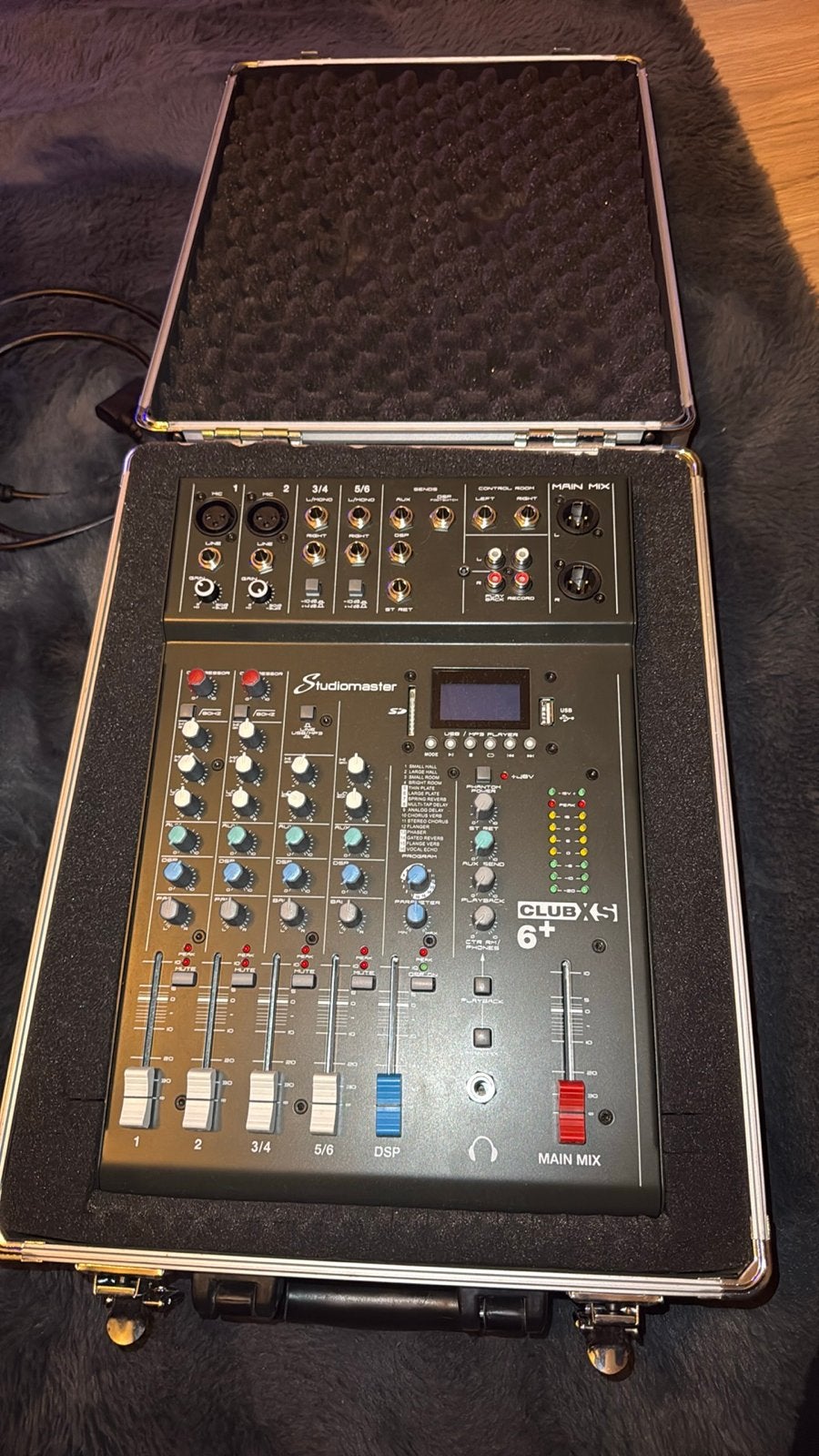 Studiomaster Club XS 6+ mengpaneel met koffer, Muziek en Instrumenten, Mengpanelen, Ophalen, Zo goed als nieuw, 5 tot 10 kanalen