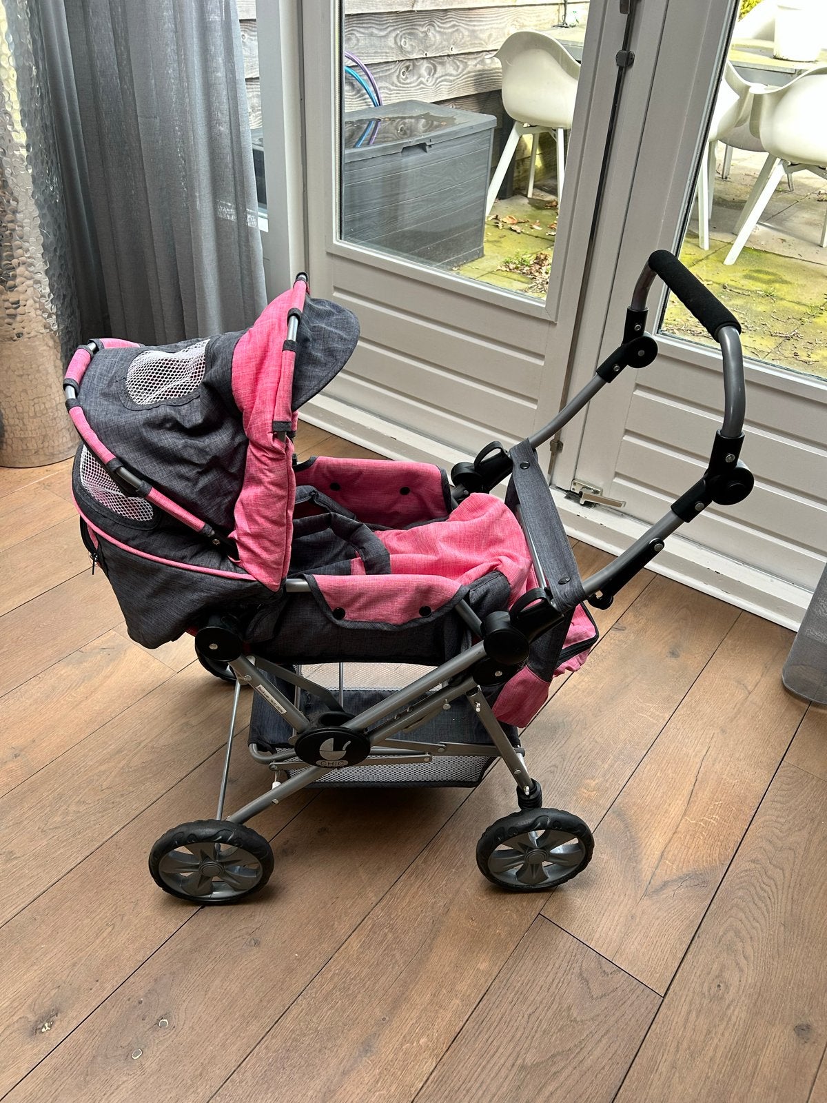 Chic 2000 poppenwagen roze/grijs met draagmand, Ophalen, Gebruikt, Overige typen