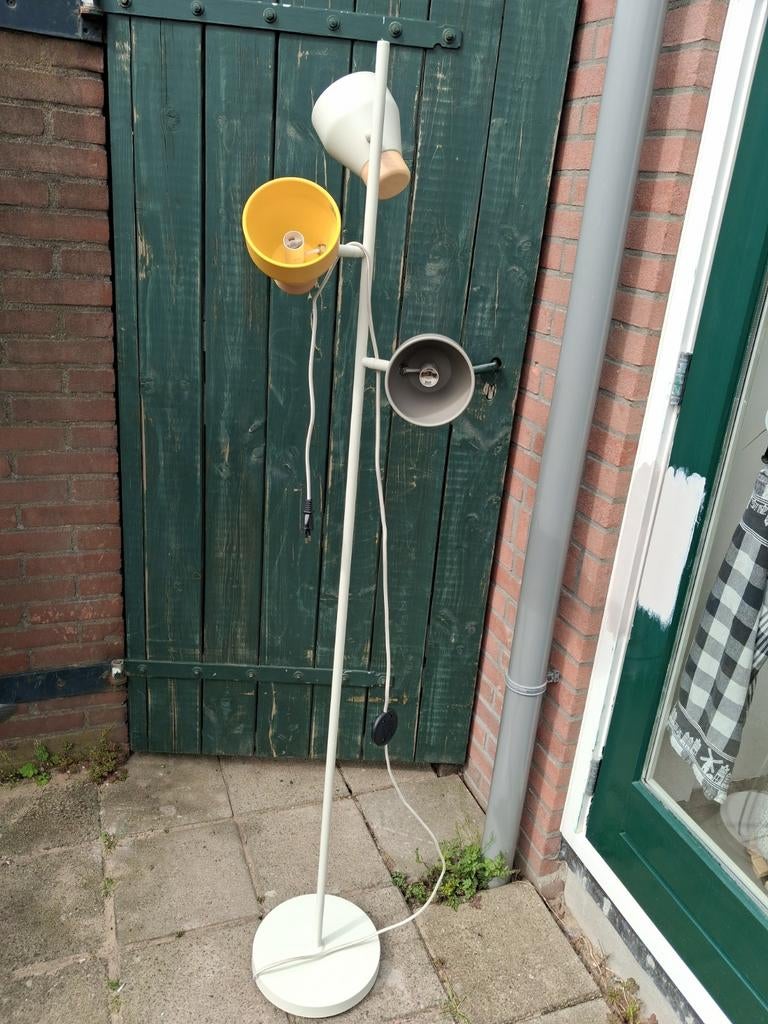 Moderne vloerlamp 170cm met 3 gekleurde kappen E14, Huis en Inrichting, Lampen | Vloerlampen, Ophalen, Zo goed als nieuw, Metaal