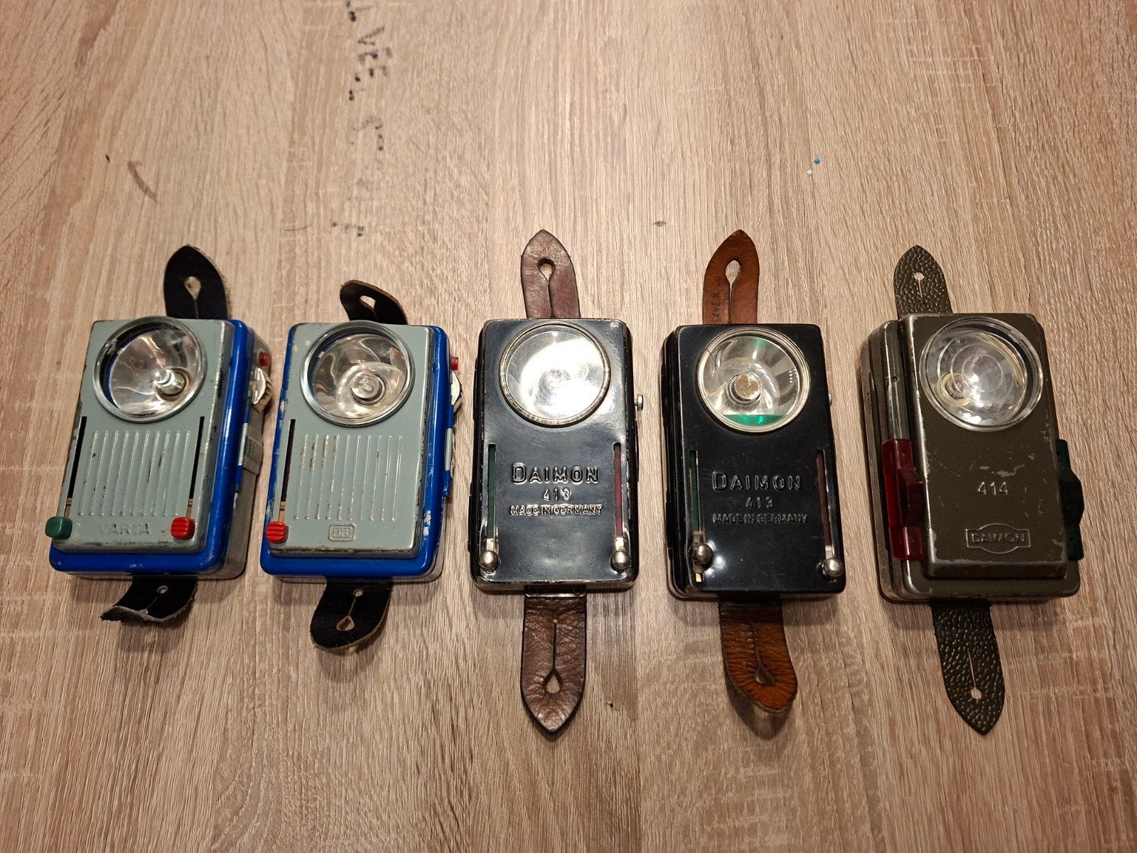 5x oude zaklamp signaallamp Varta/DB 686 Daimon 413/414, Ophalen of Verzenden, Batterij
