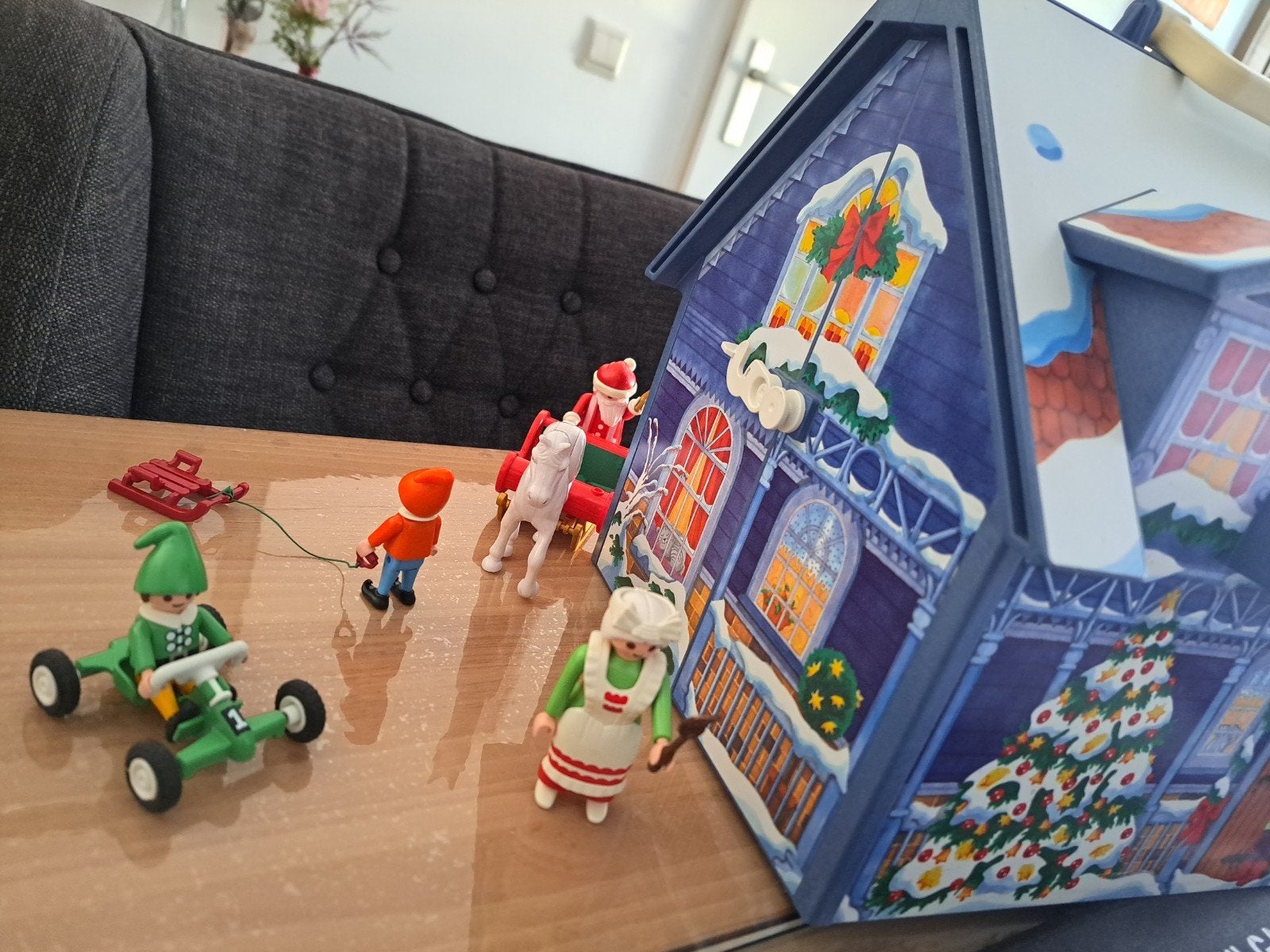 Playmobil Kersthuis met Kerstman en Elfen, Ophalen of Verzenden, Zo goed als nieuw, Jongen of Meisje