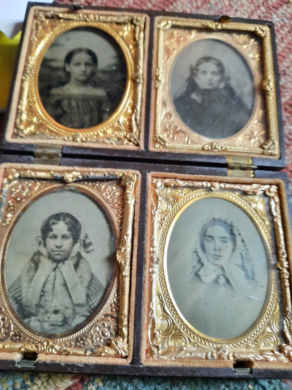 Antiek fotodoosje uit 1880 met 4 ambrotypes, Ophalen of Verzenden