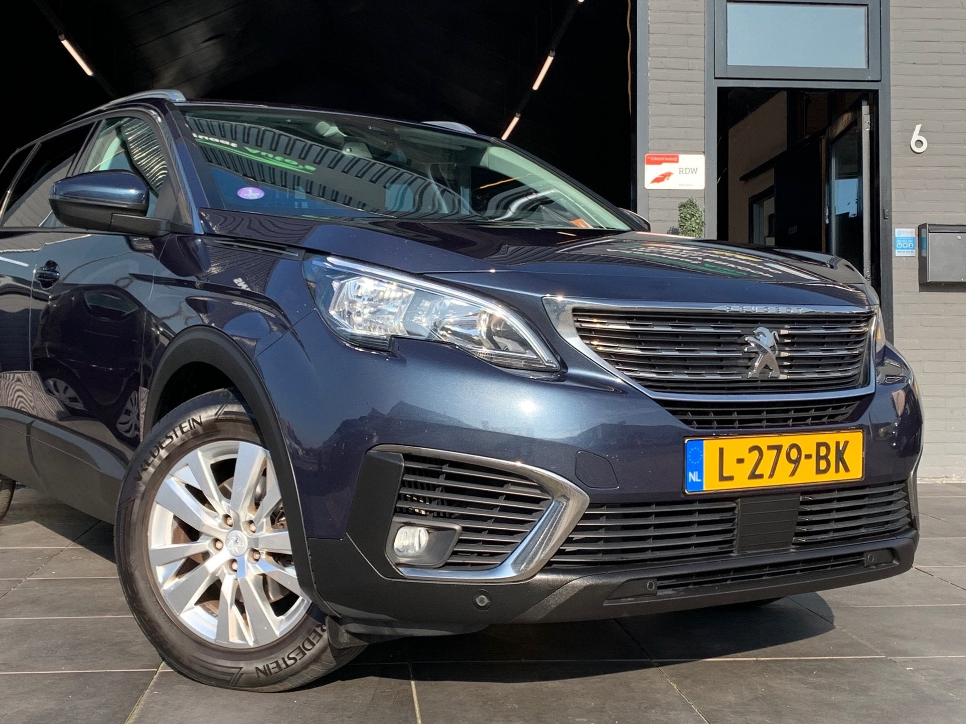 Peugeot 5008 1.2 PureTech Allure|AUT|7 zit|Cruise|Trekhaak, Stof, Gebruikt, 1199 cc, Met garantie (alle)