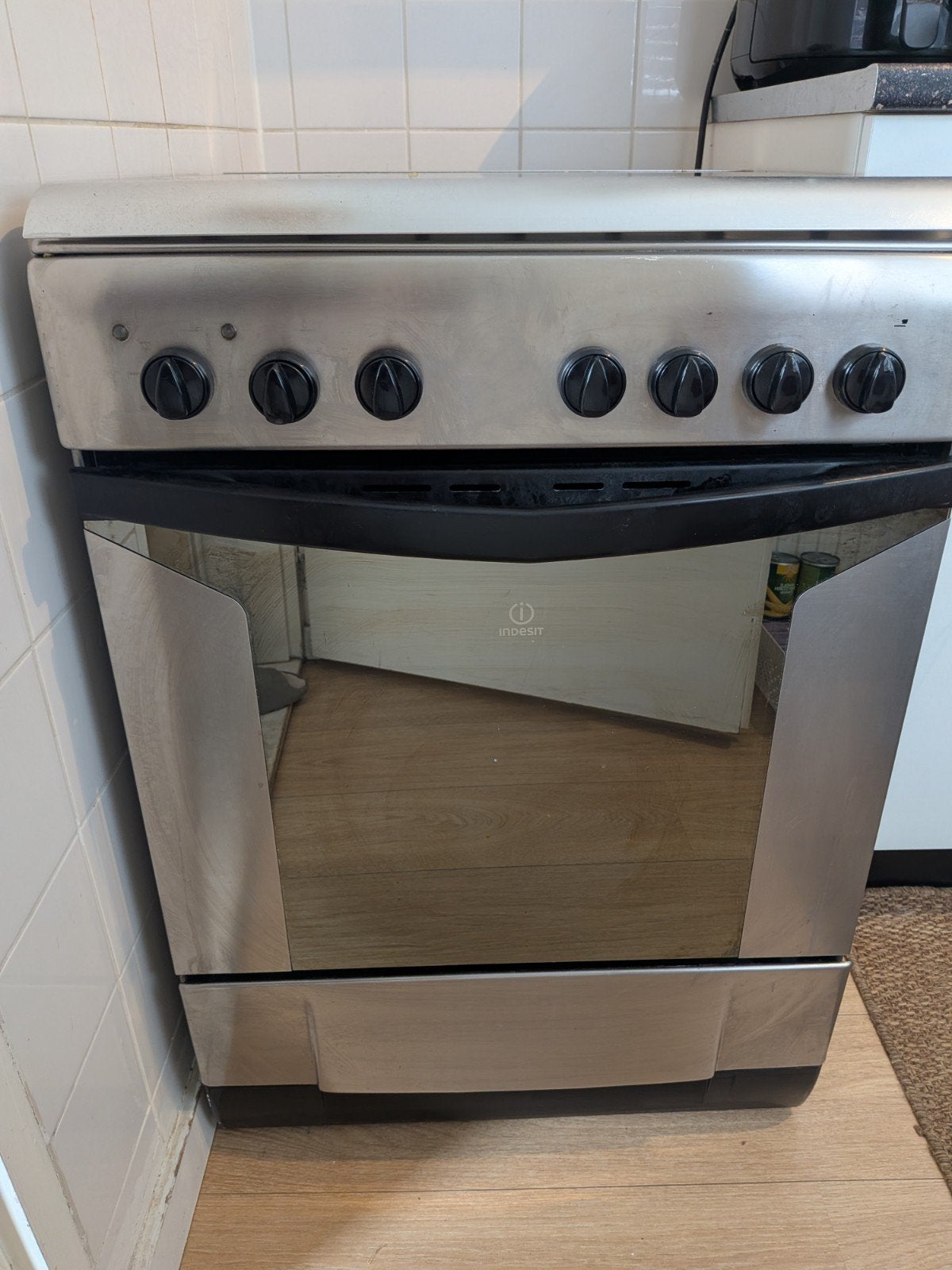 Indesit gasfornuis met oven – RVS – werkt goed, Ophalen, Gebruikt, 4 kookzones, Gas