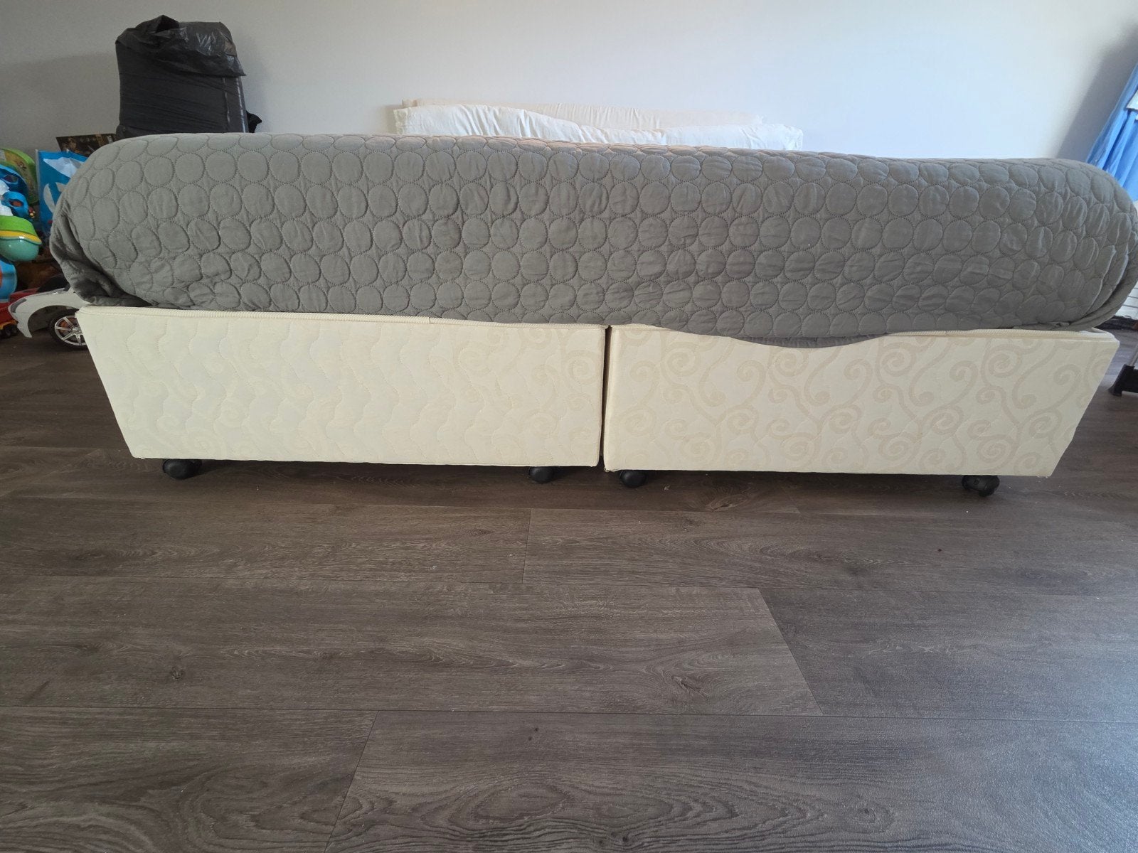 boxspring 180x200 + 2 Sierkussens 30x30 cm met hetzelfde mot, Gebruikt, Tweepersoons, Ophalen of Verzenden, 180 cm