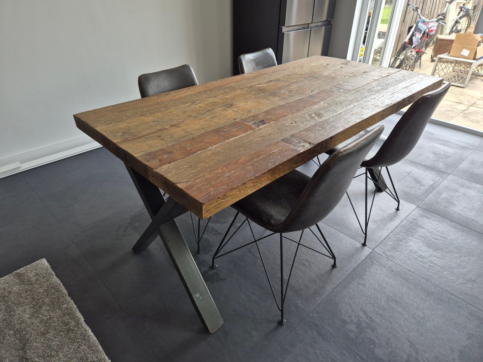 Mooie houten tafel met 4 stoelen, Huis en Inrichting, Tafels | Eettafels, Ophalen, Gebruikt, 50 tot 100 cm, 150 tot 200 cm