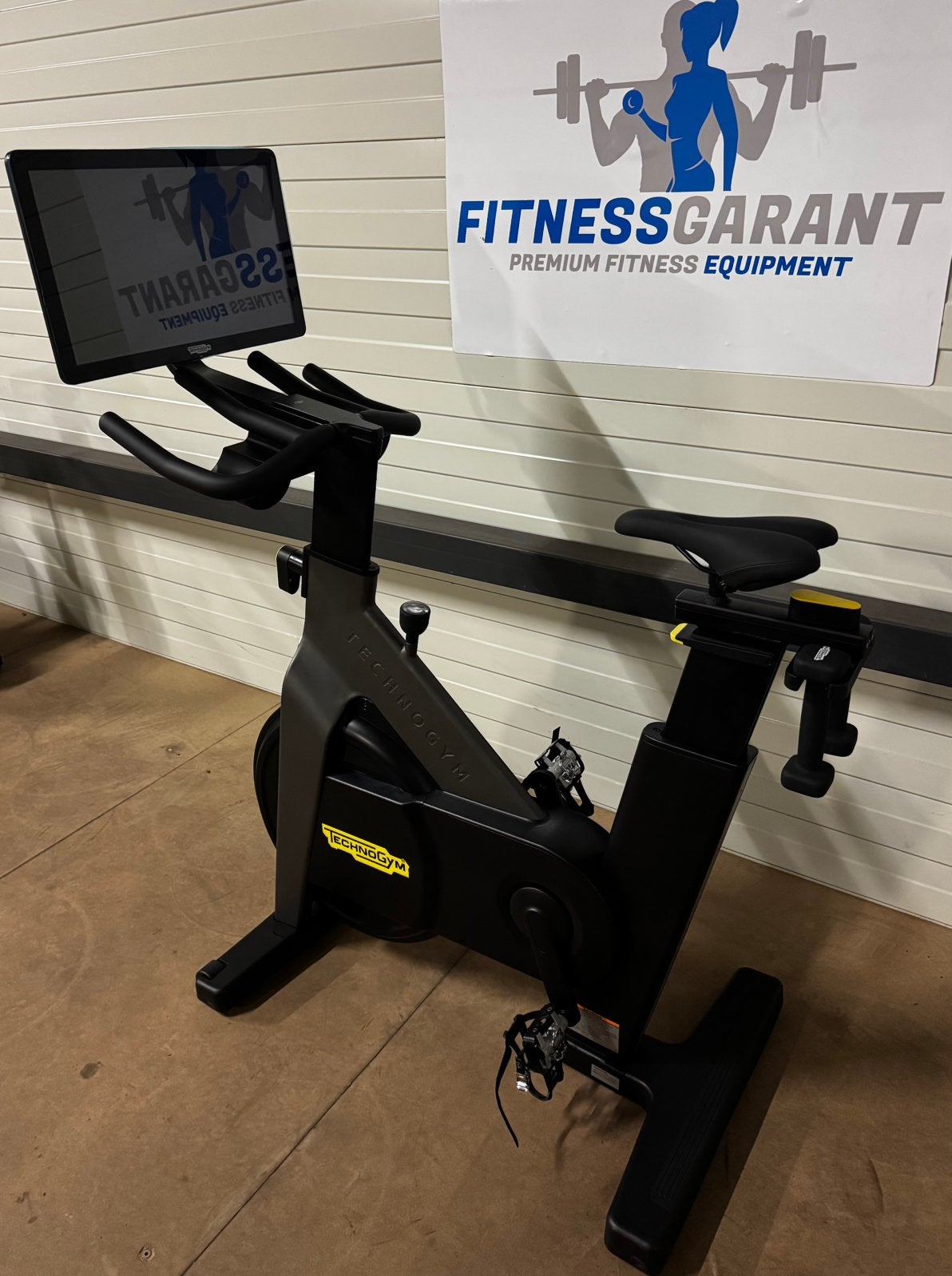 Technogym Upright Bike Interactive Live 22 inch Hometrainer, Ophalen of Verzenden, Zo goed als nieuw, Overige typen