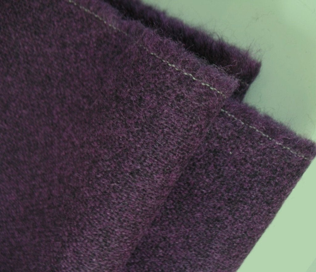 Kvadrat Tonica 2 672; paars; coupon meubelstof, Wol, 120 cm of meer, Paars, Nieuw
