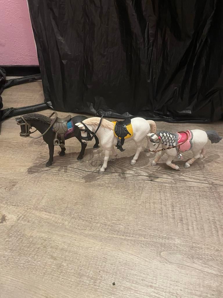 Schleich paarden met tuig, Ophalen of Verzenden, Gebruikt
