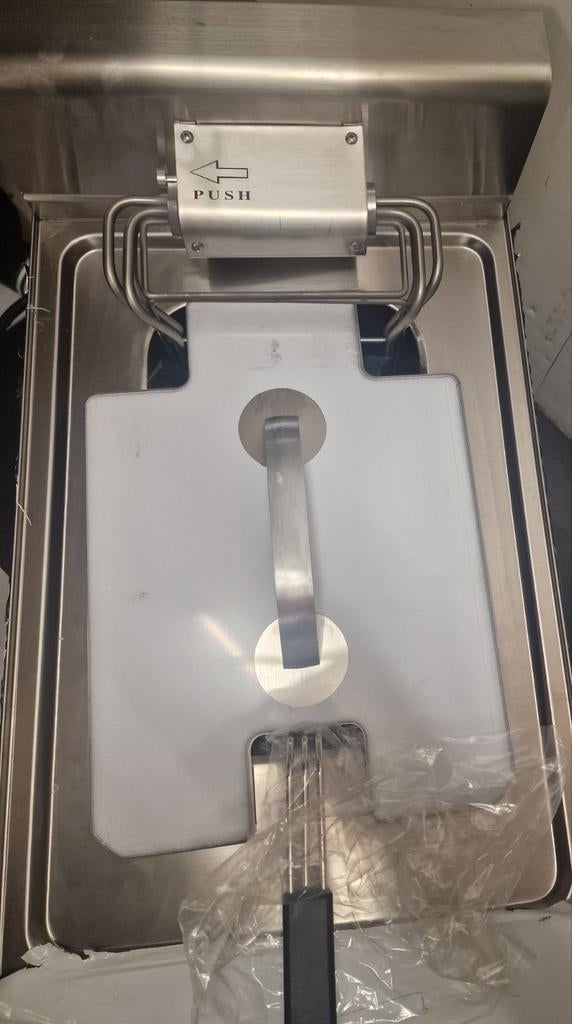 GGMgastro Friteuse - NİEUW. 0 KEER GEBRUİKT!, Witgoed en Apparatuur, Frituurpannen, Ophalen, 4 liter of meer, Uitneembare binnenpan