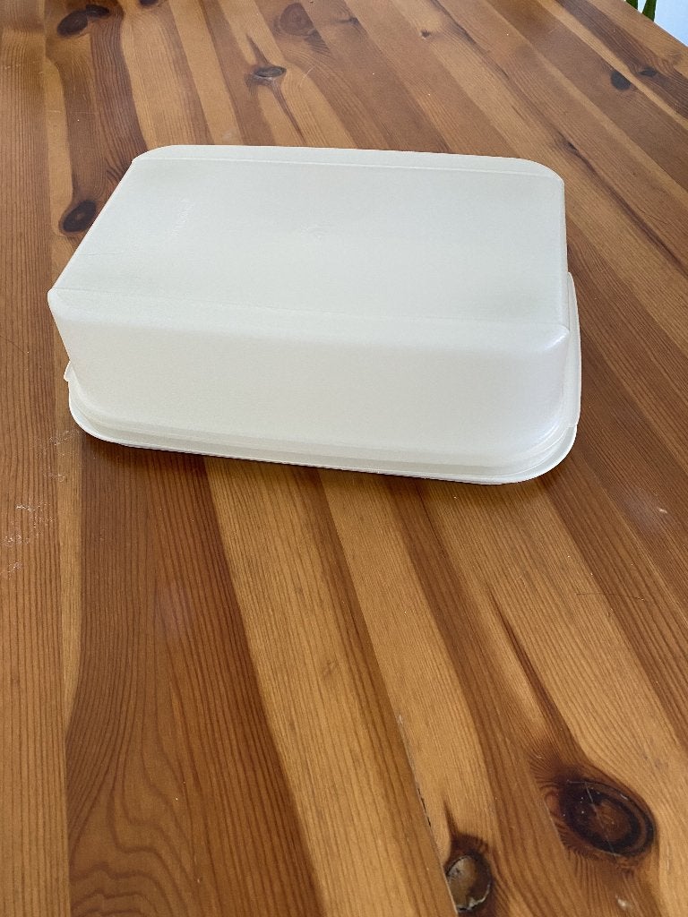 Tupperware Taartdoos ( lang 26, breed 16, hoog 8 cm ), Ophalen of Verzenden, Gebruikt, Overige typen
