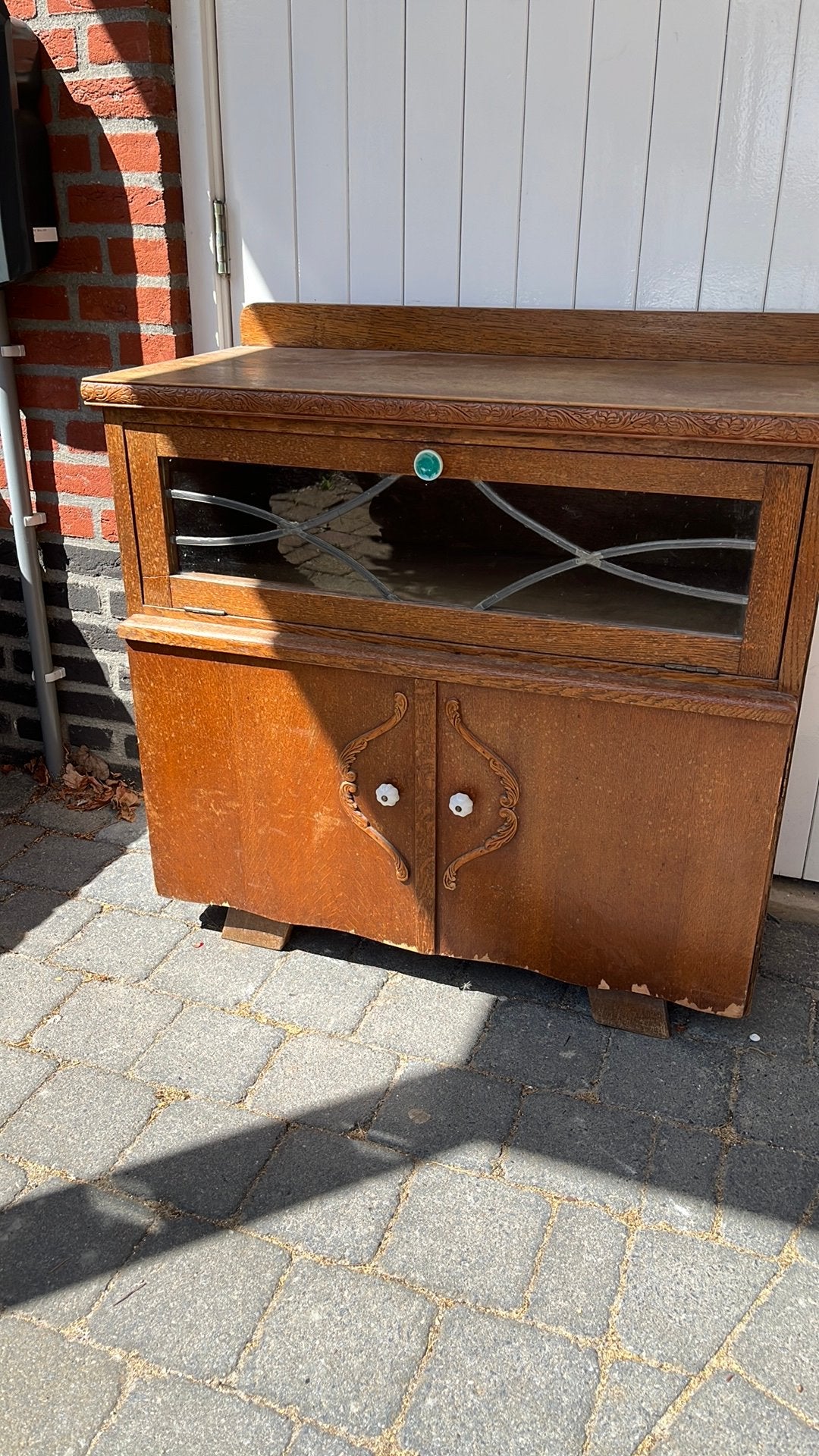 Mooi oud kastje met glas in lood, Ophalen