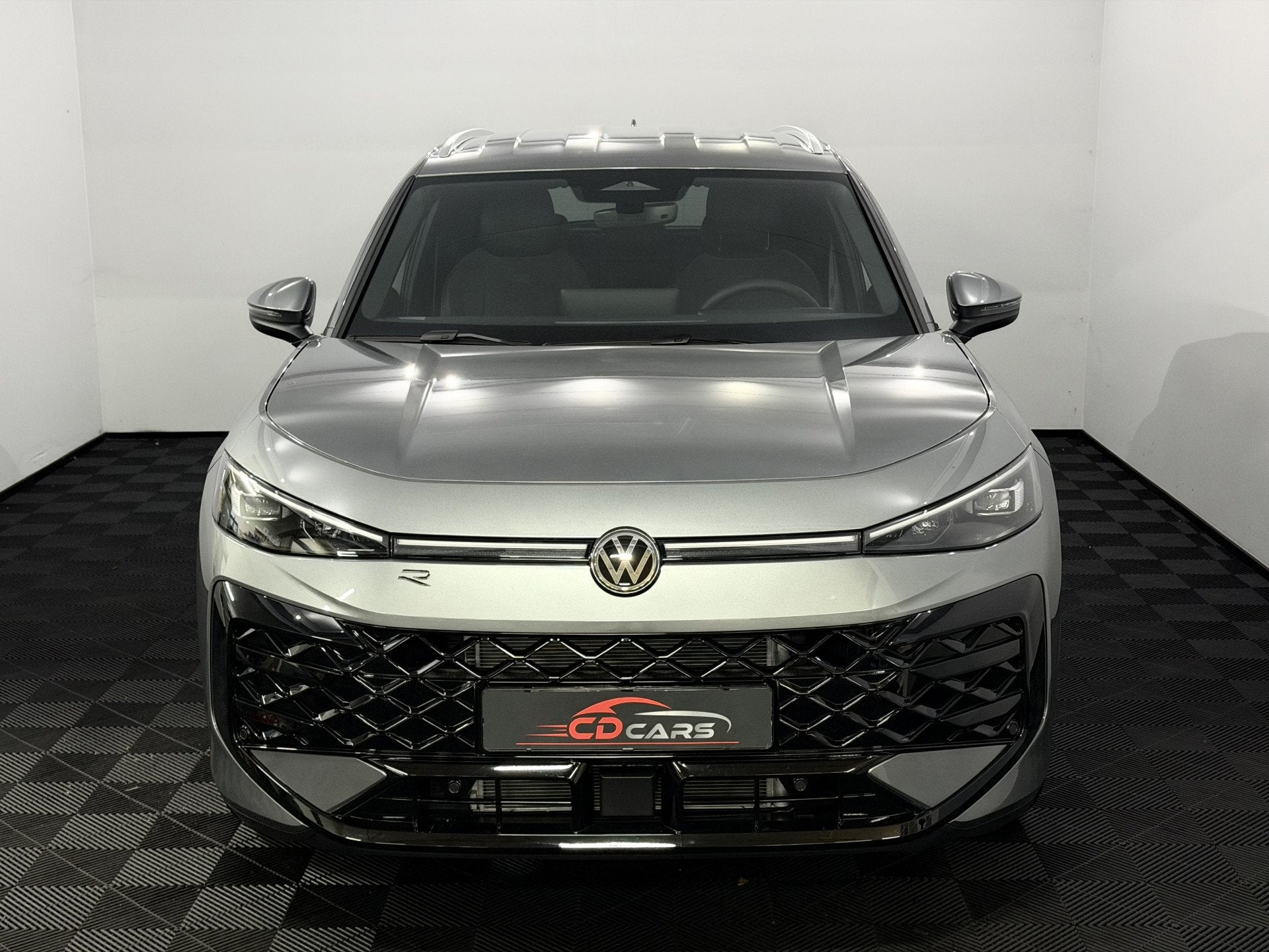 Volkswagen T-Roc 1.5 e TSI R-Line First Edition Nieuwe model, Auto's, 1258 kg, 4 cilinders, Leder en Stof, Bedrijf