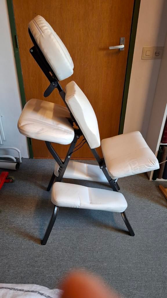Massagestoel metaal met witte kussens, Ophalen of Verzenden, Gebruikt, Massagestoel of Kussen