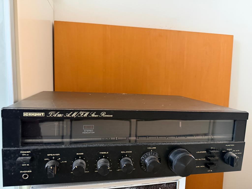Expert versterker AM/FM Stereo receiver, Ophalen of Verzenden, Gebruikt, 120 watt of meer, Overige merken