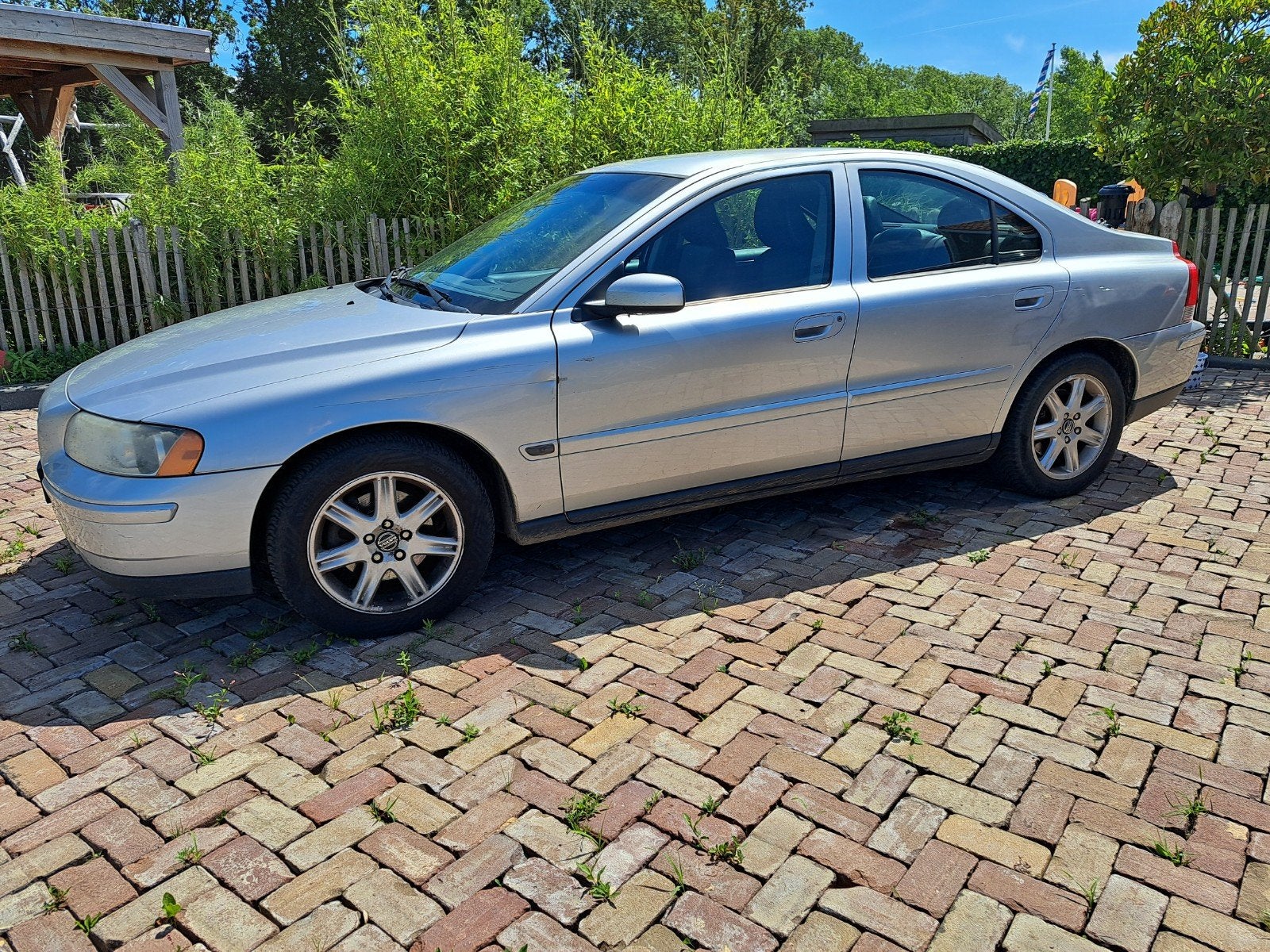Volvo S60 2.4 140PK 2006 Grijs Airco Trekhaak, Auto's, Voorwielaandrijving, Zwart, 75 €/maand, Particulier