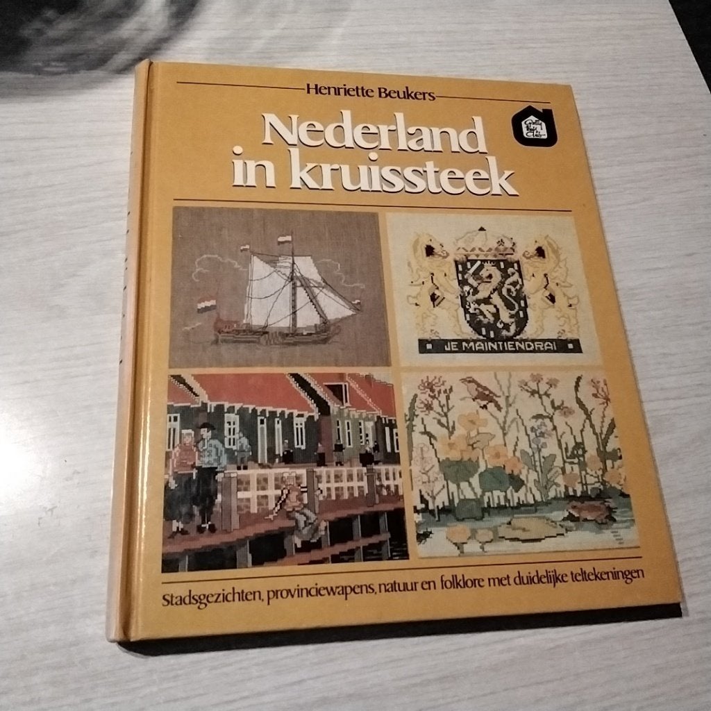 Nederland  in kruissteek, Boeken, Ophalen of Verzenden, Borduren en Naaien, Gelezen, Henriette Beukers
