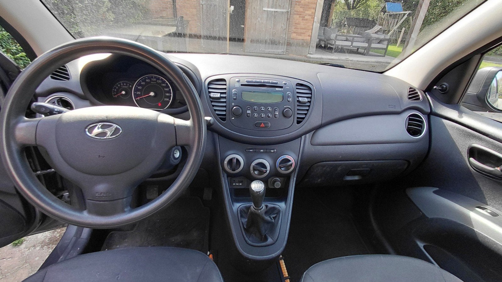 Foto 9 van Hyundai i10 1.1 I 5DR 2012 Grijs