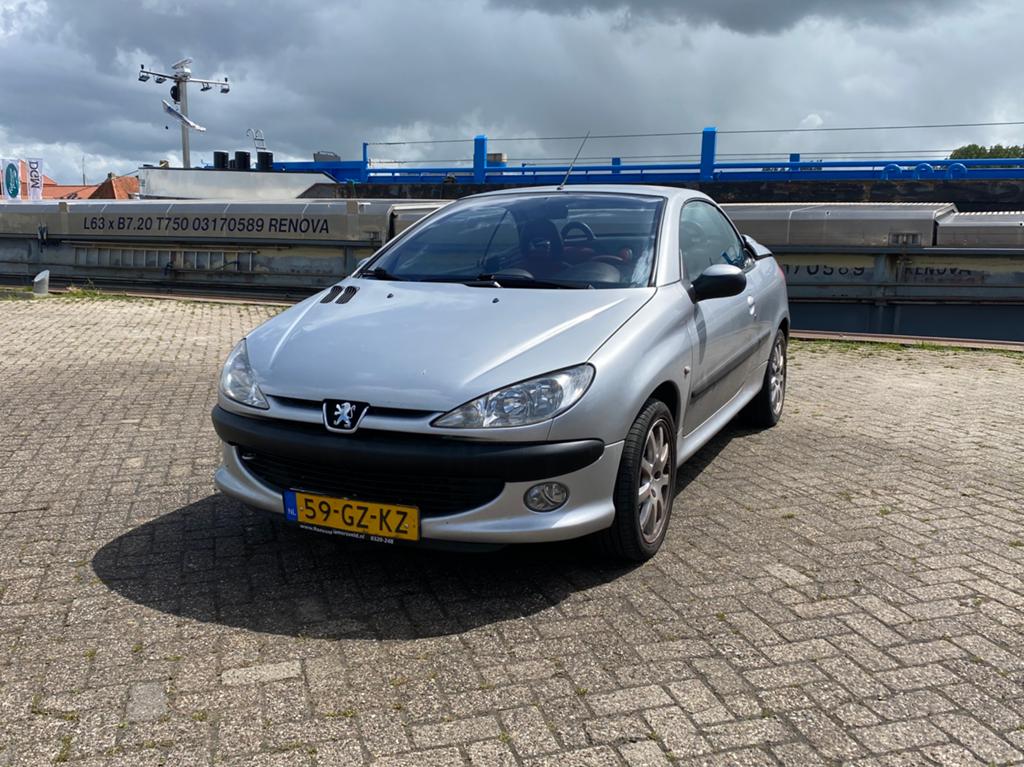 Peugeot 206 2.0 16V CC 2001 Grijs |CLIMATE|CARPLAY|LEDER|, 136 pk, 4 cilinders, Cabriolet, 4 stoelen