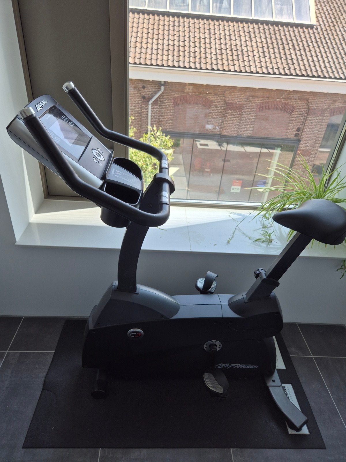 Life Fitness C3 Hometrainer - Zo goed als nieuw, Sport en Fitness, Fitnessapparatuur, Zo goed als nieuw, Hometrainer, Benen, Metaal