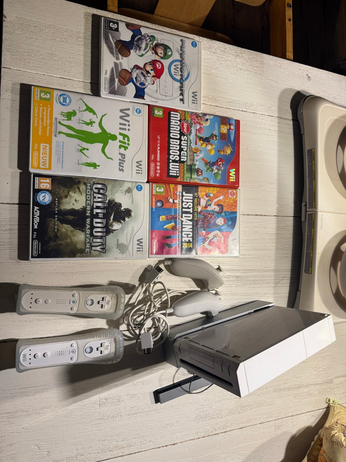 Netendo Wii compleet met 5 spellen en accessoires, Ophalen, Gebruikt, Met 2 controllers, Met games
