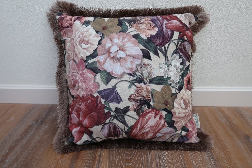 Sierkussen van Imbarro taupe kleurig met bloemprint franjes, Ophalen of Verzenden, Zo goed als nieuw, Overige kleuren, Vierkant