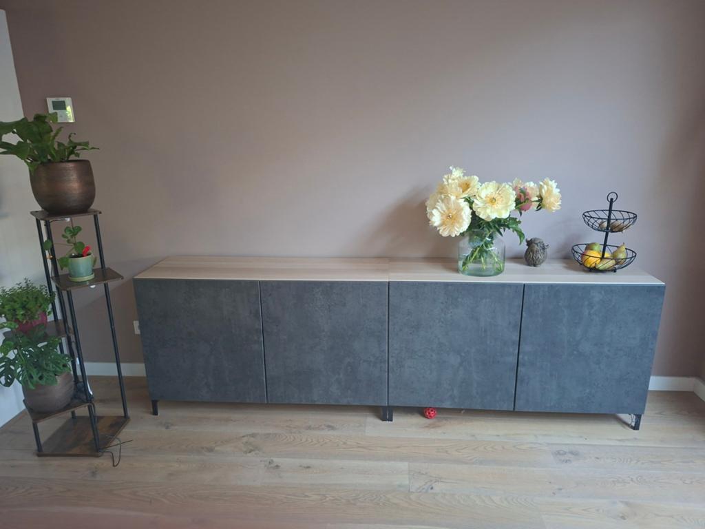 Ikea Besta kast op pootjes. 4 deurtjes grijs/betonlook, Ophalen, Gebruikt, Overige materialen, Modern, Industrieel