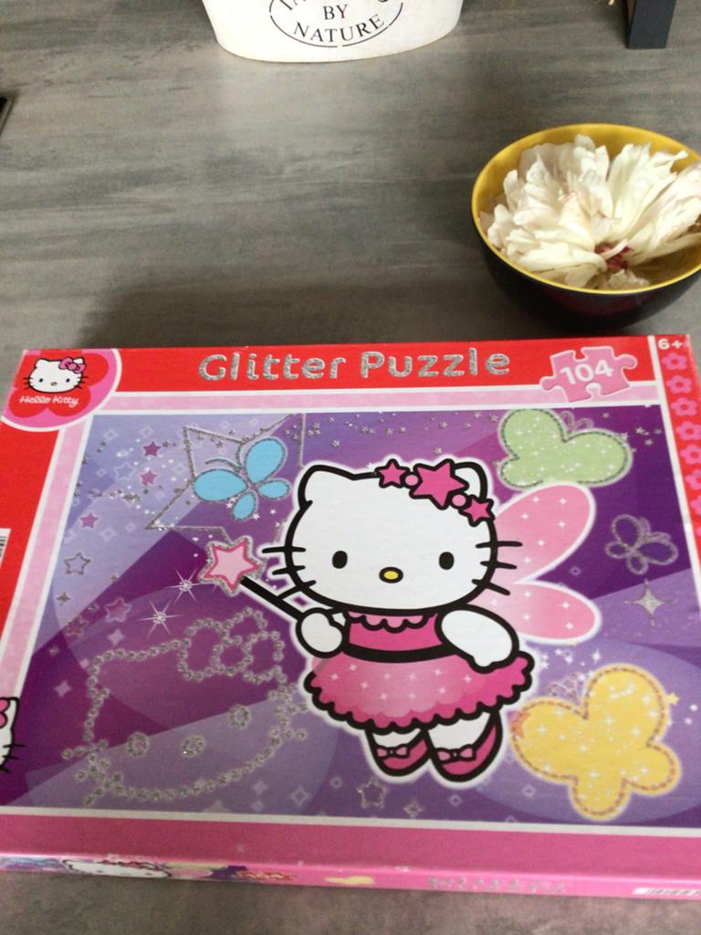 Hello Kitty Glitter Puzzel 104 stukjes, Ophalen of Verzenden, Meer dan 50 stukjes, Zo goed als nieuw, 6 jaar of ouder