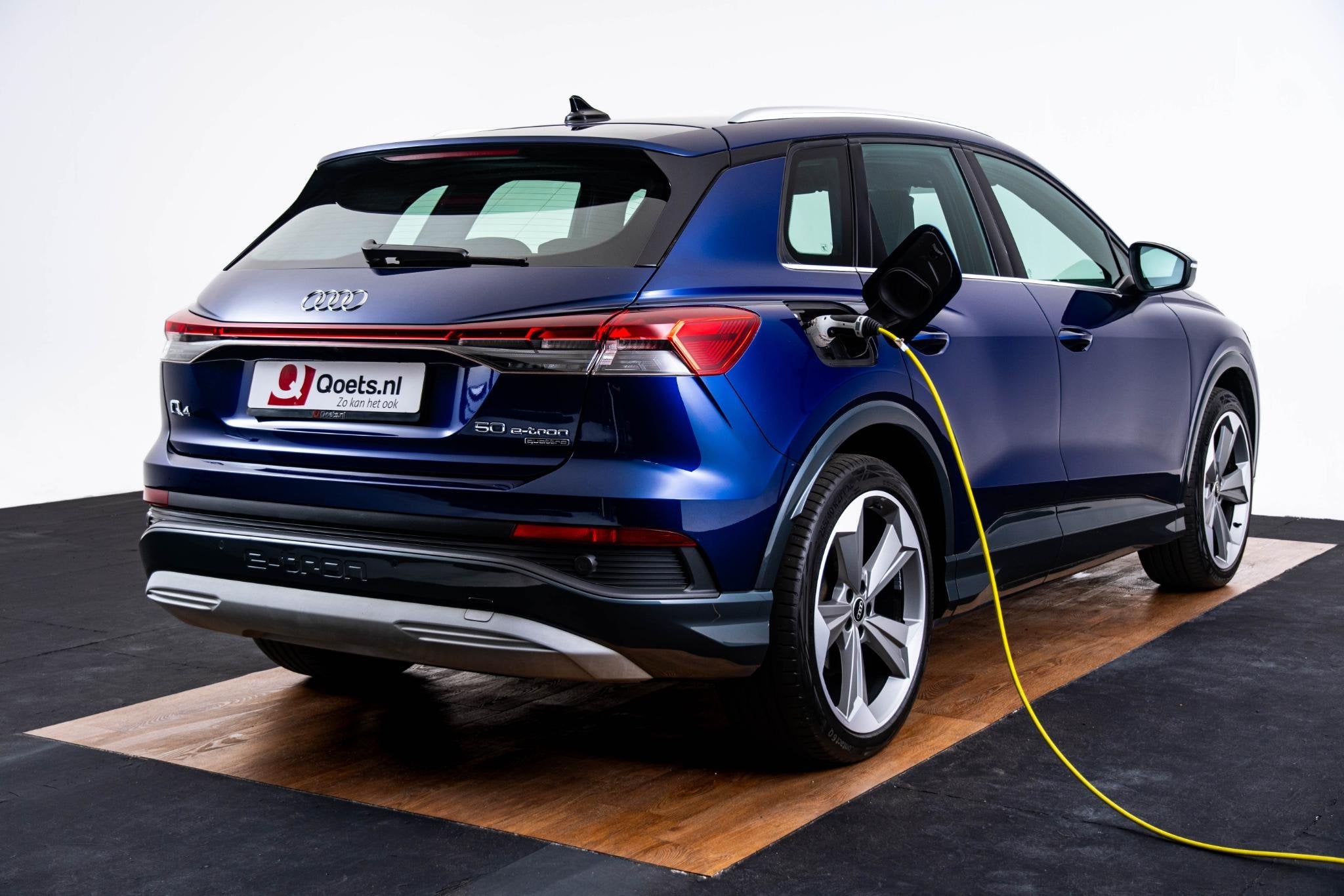 Audi Q4 e-tron 50 quattro Advanced edition 77 kWh Interieurp, Auto's, Audi, Automaat, 12 maanden, Stof, Zwart