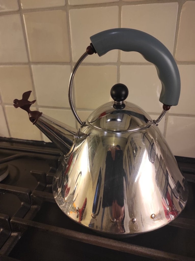 Alessi Michael Graves fluitketel blauw, Huis en Inrichting, Theepot/fluitketel, Ophalen of Verzenden, Gebruikt, Blauw