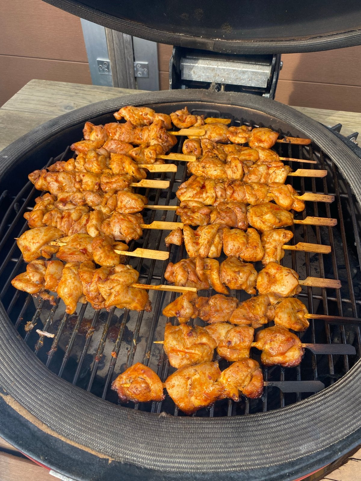 Kamado Joe Classic 2 BBQ met Douglas houten tafel en acc., Ophalen, Gebruikt