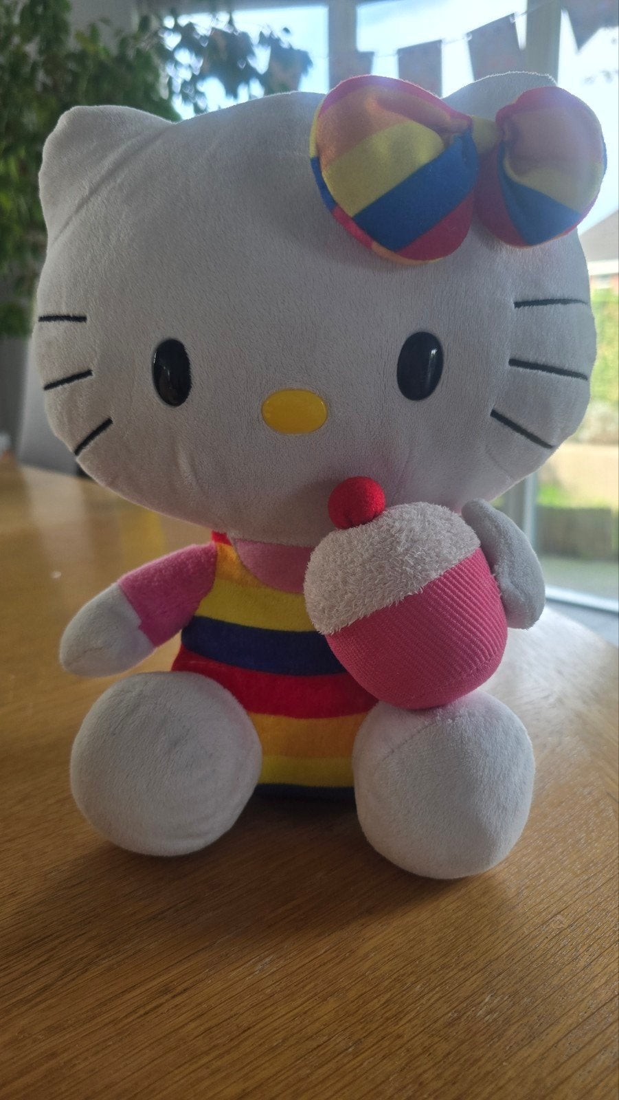 TY Hello Kitty knuffel Sanrio 2011 regenboog outfit, Gebruikt, Ophalen of Verzenden, Kat, Hello Kitty