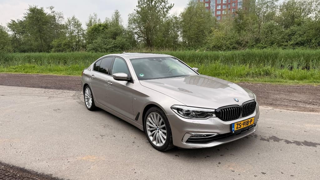 BMW 540i FULL OPTION / B&W / MASSAGE / SOFTCLOSE / HUD, Auto's, BMW, Automaat, 2000 kg, 340 pk, 2998 cc