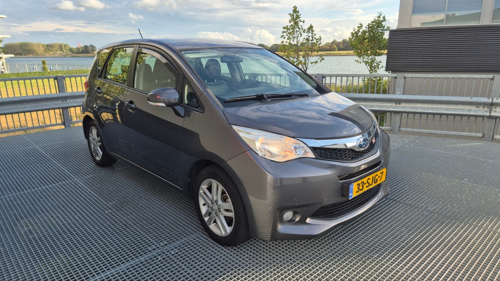 Subaru Trezia (toyota verso-s) 1.3 Vvt-i 73KW 2011 Grijs