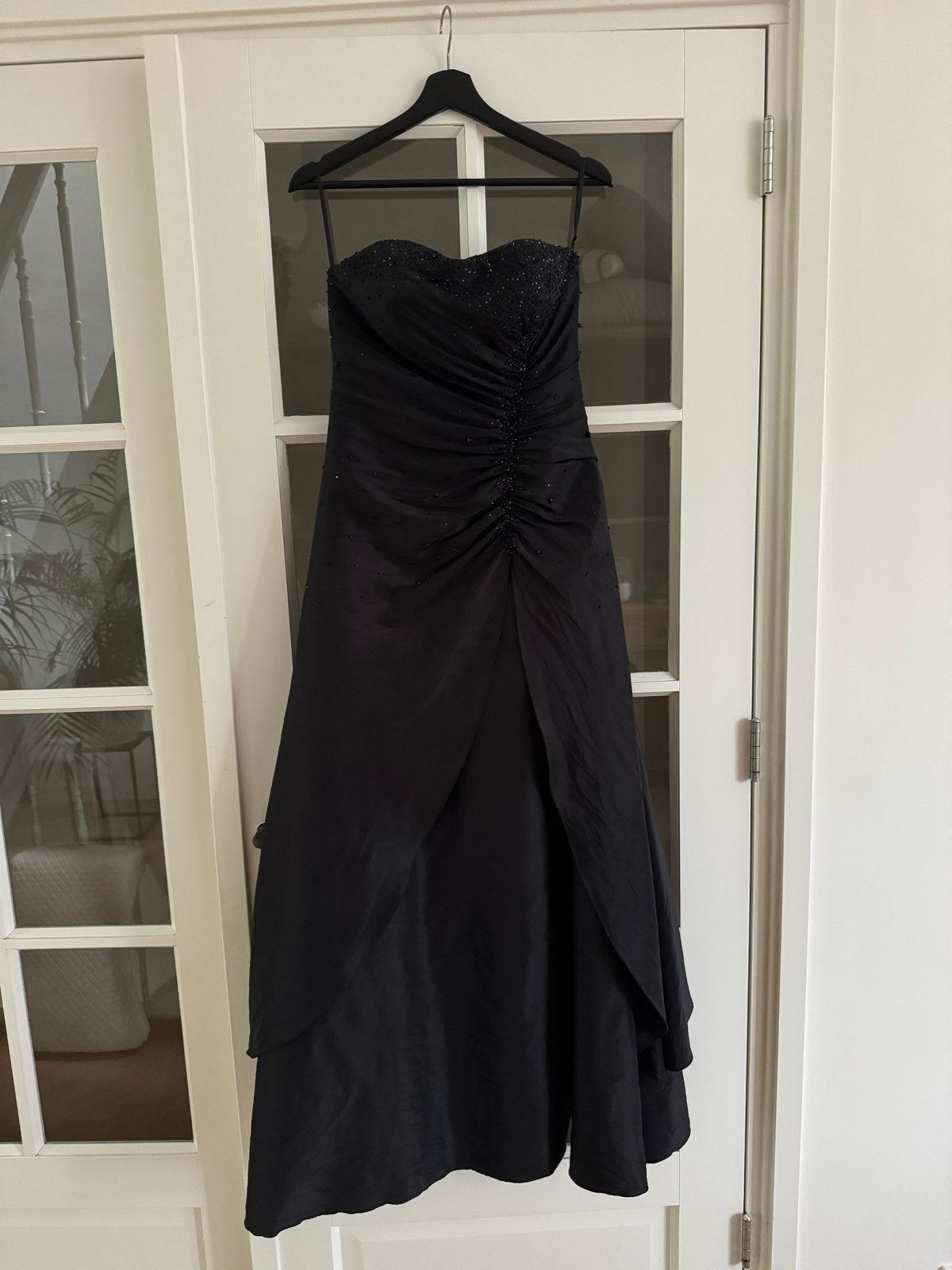 Elegante Zwarte Galajurk met Kralen en Veterdetail, Galajurk, Zwart, Ophalen of Verzenden, Zo goed als nieuw