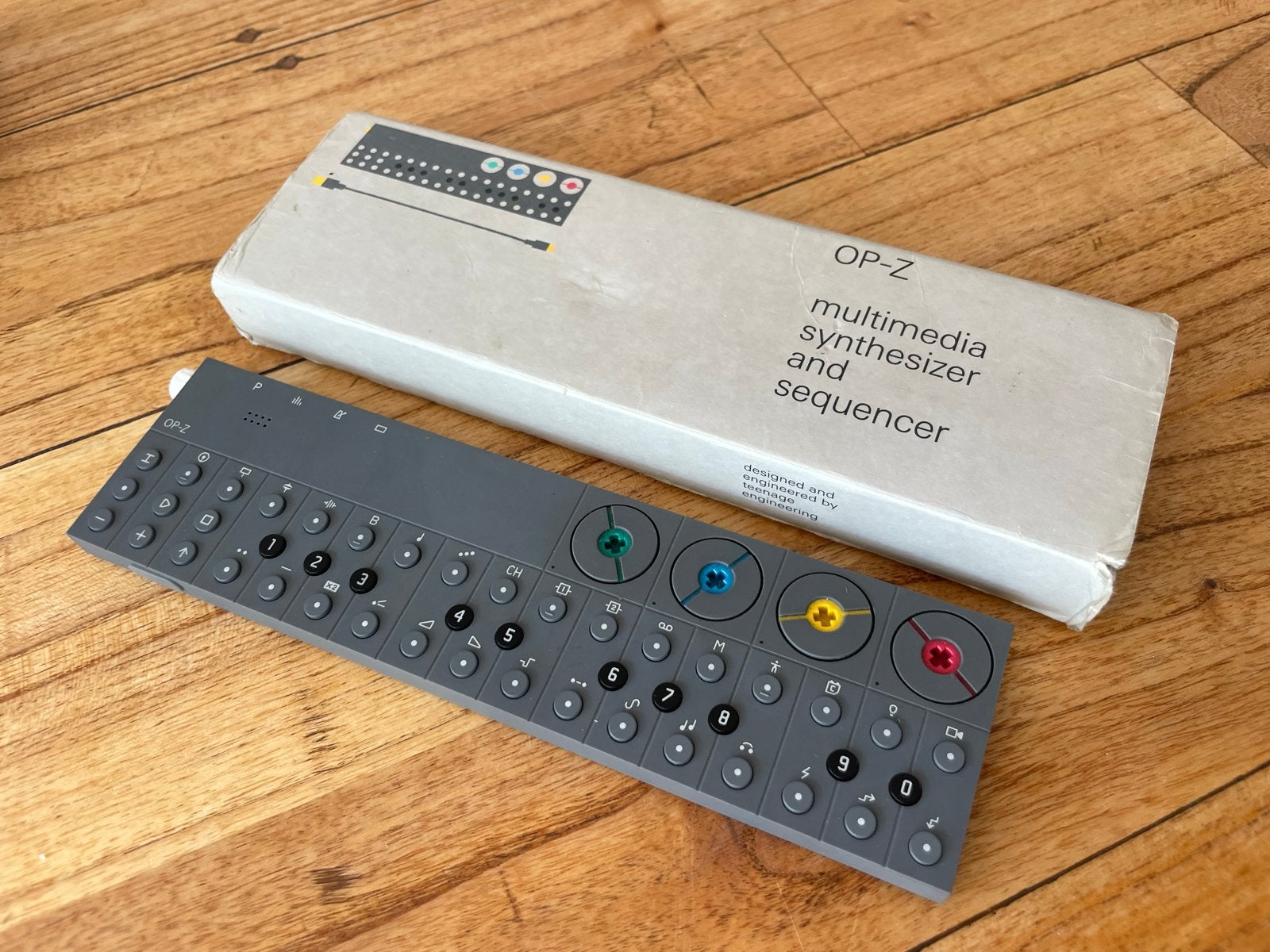 Teenage Engineering OP-Z Multimedia Synthesizer en Sequencer, Ophalen of Verzenden, Zo goed als nieuw, Overige aantallen, Overige merken