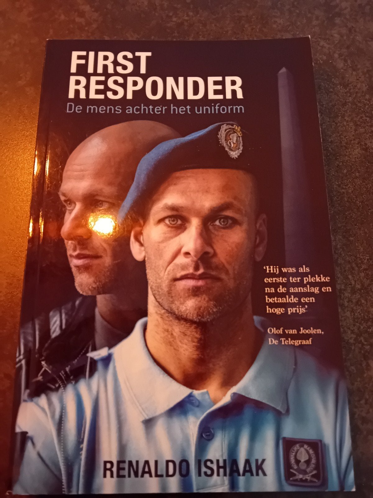 First Responder: De mens achter het uniform - Renaldo Ishaak, Ophalen of Verzenden, Zo goed als nieuw, Renaldo Ishaak