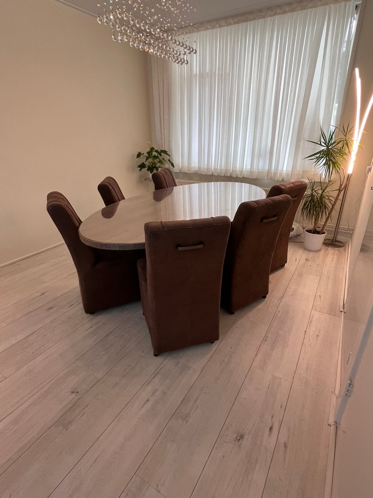 Luxe bruine eetkamer stoelen met wieltje - set van 6, Ophalen, Zo goed als nieuw, 75 m² of meer, Parket