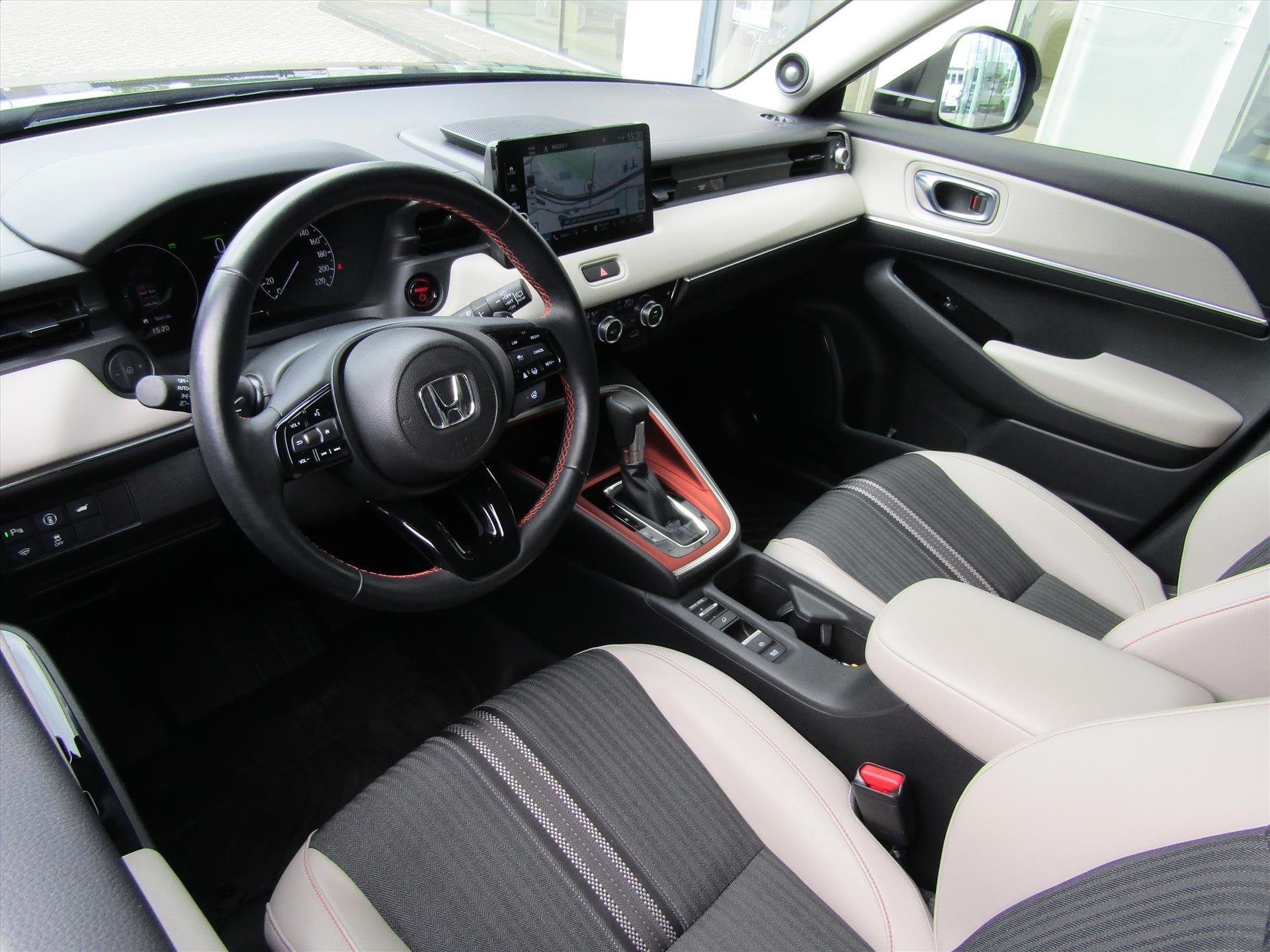 Honda HR-V 1.5 i-MMD 131pk CVT Advance Style, Auto's, Dealer onderhouden, Leder en Stof, Zwart, Bedrijf