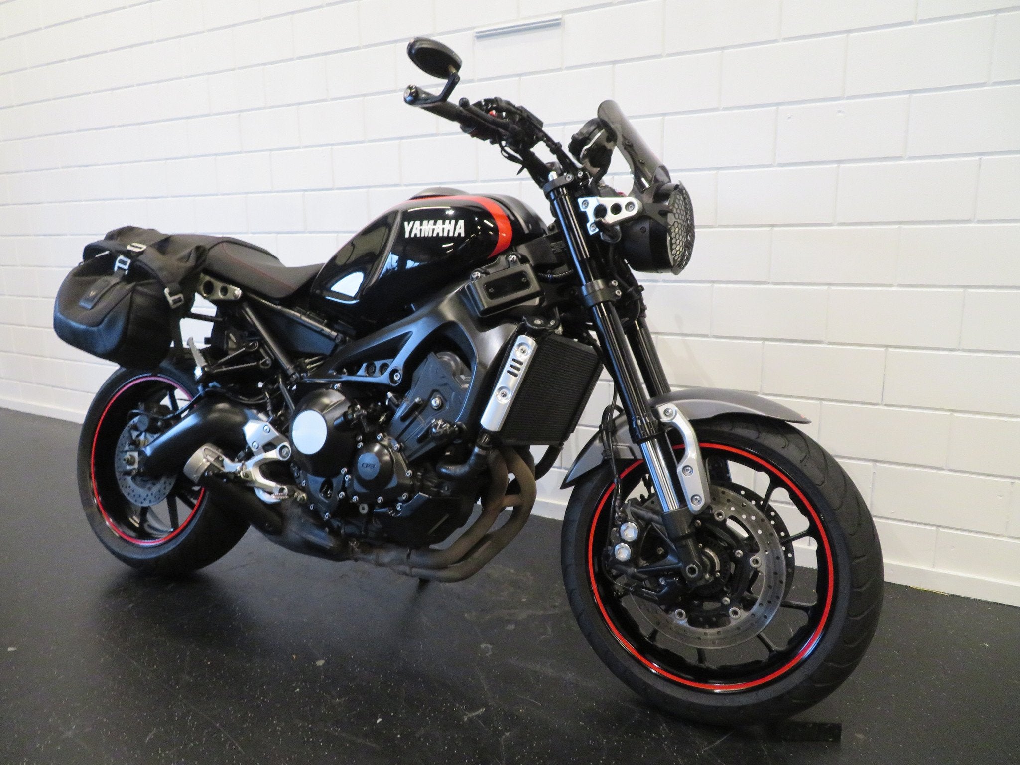 Yamaha XSR 900 XSR900 ABS TASSEN HISTORIE (bj 2021), Bedrijf, 900 cc, Naked bike