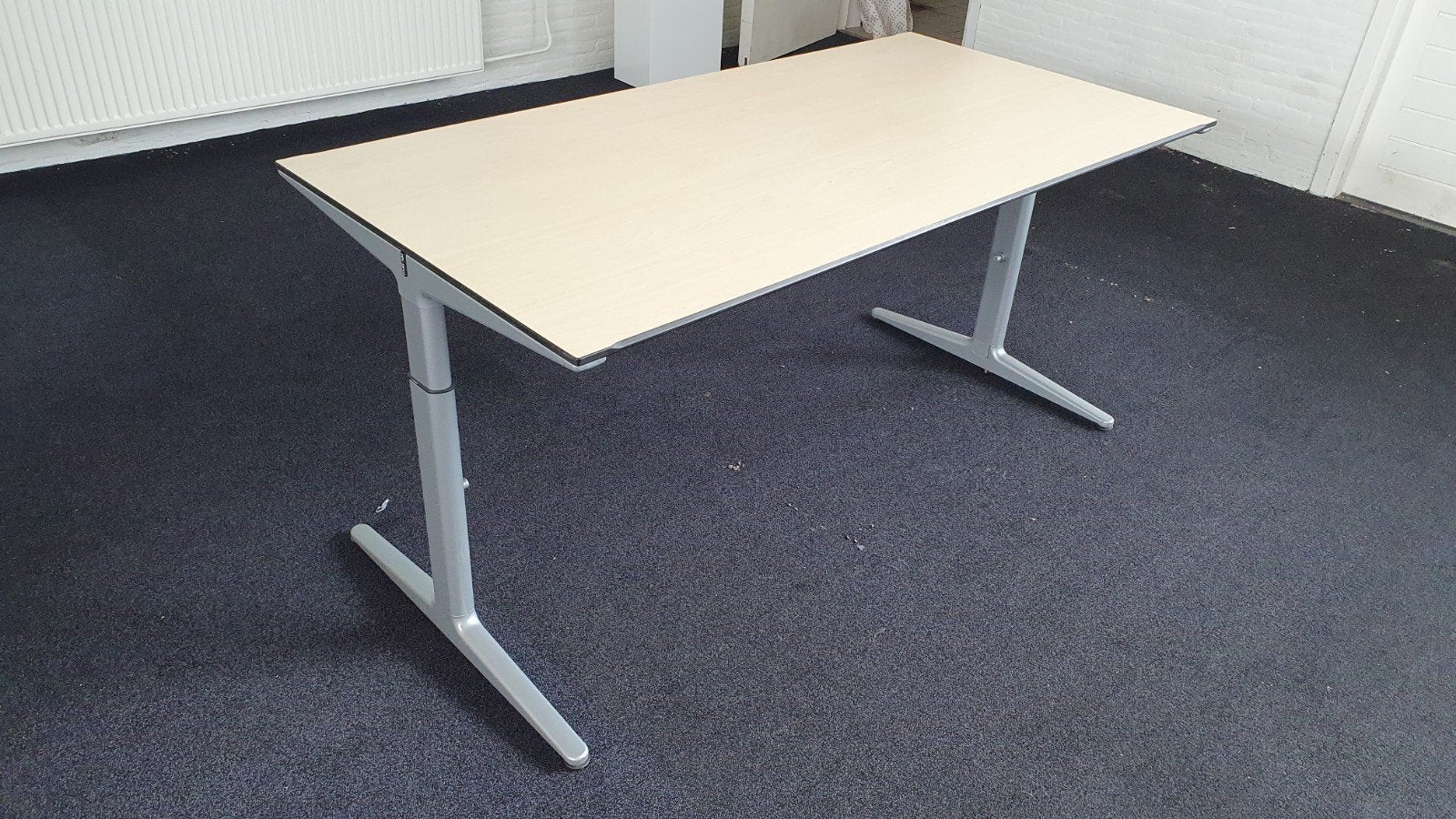 Bureau Ahrend mehes 160x80cm hoigte verstelbaar, Ophalen, 160 cm, Metaal, Zo goed als nieuw
