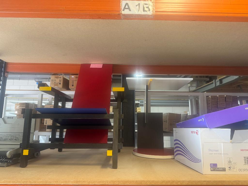 Rietveld Rood-blauwe stoel en Schröder tafeltje, Ophalen, Rood, Eén