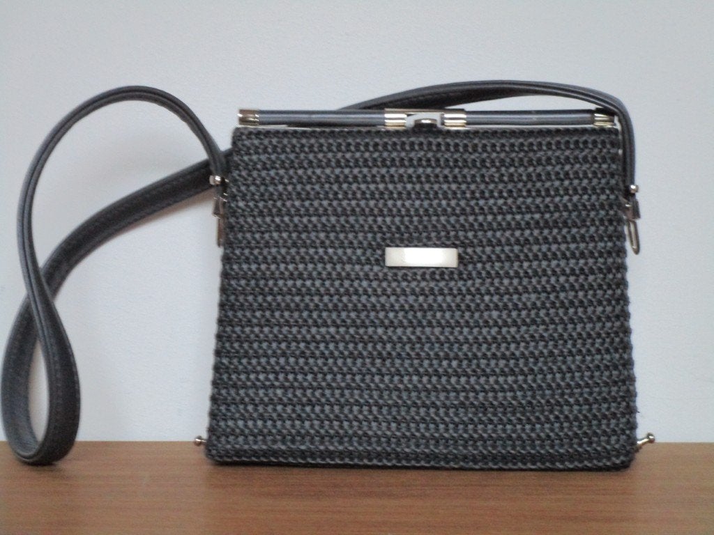 Nr.209: Mooie Zwarte tas van Esprit strak design met gehaakt, Sieraden, Tassen en Uiterlijk, Tassen | Damestassen, Ophalen of Verzenden