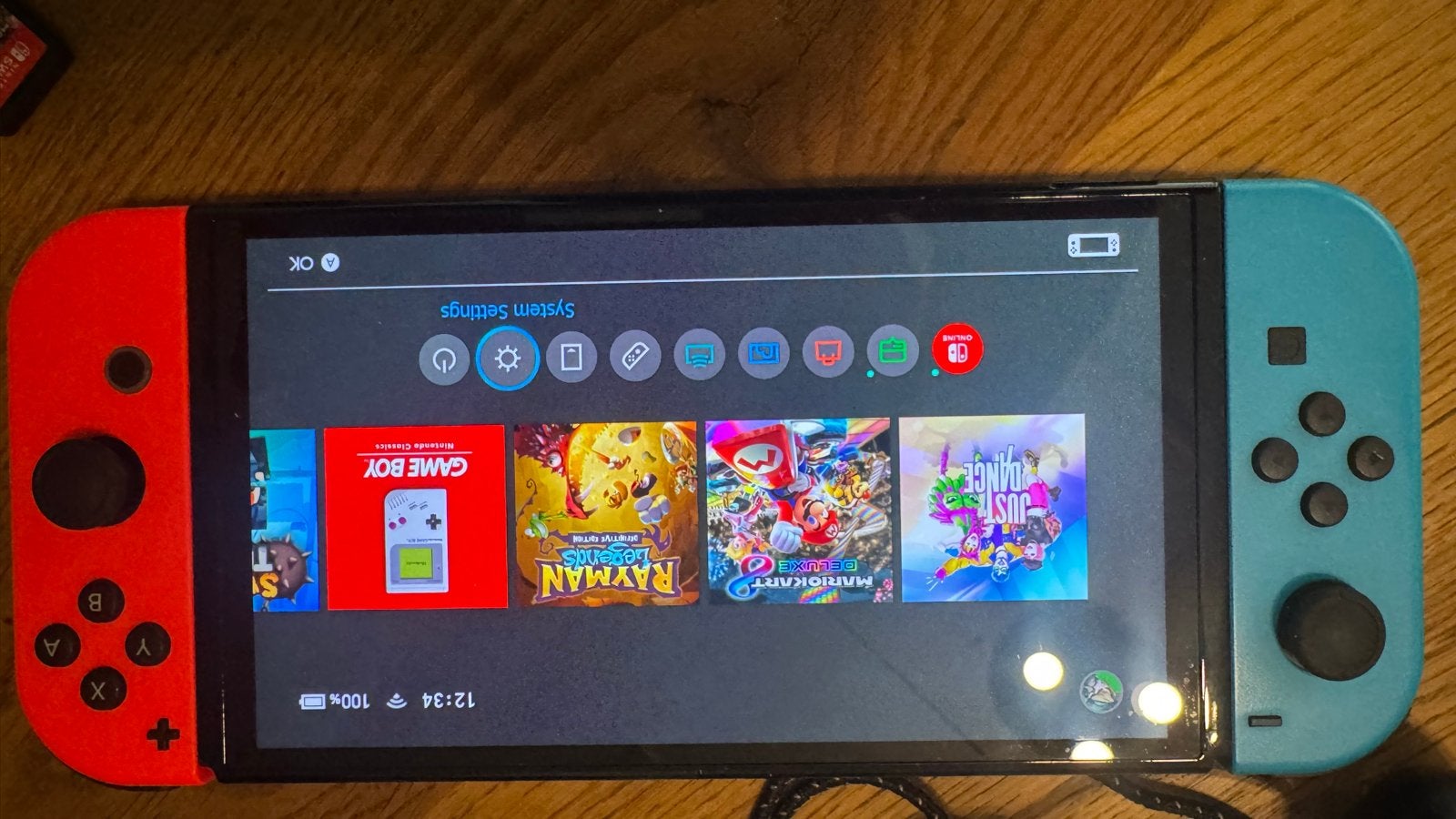 Foto 8 van Nintendo Switch Oled Model Zwart 8 maanden oud