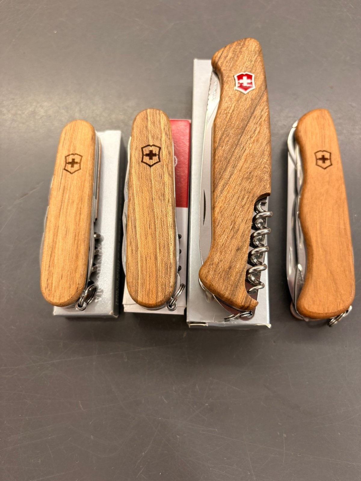 Set Victorinox wood zwitsers zakmes, Caravans en Kamperen, Ophalen of Verzenden, Nieuw