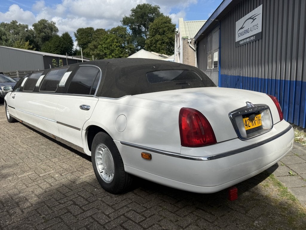 Lincoln Town Car 4.6 Signature Stretched Limo! (bj 2000), Auto's, Automaat, Automatische klimaatregeling, Wit, Bedrijf