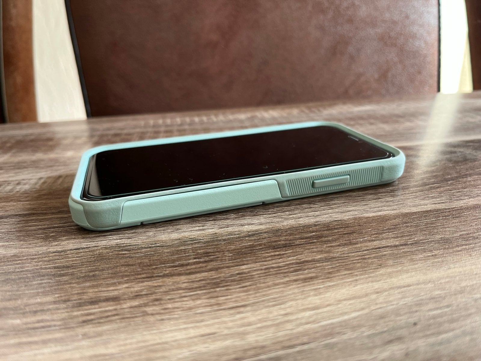 Foto 9 van iPhone 11 (128GB) Groen met OtterBox hoesje