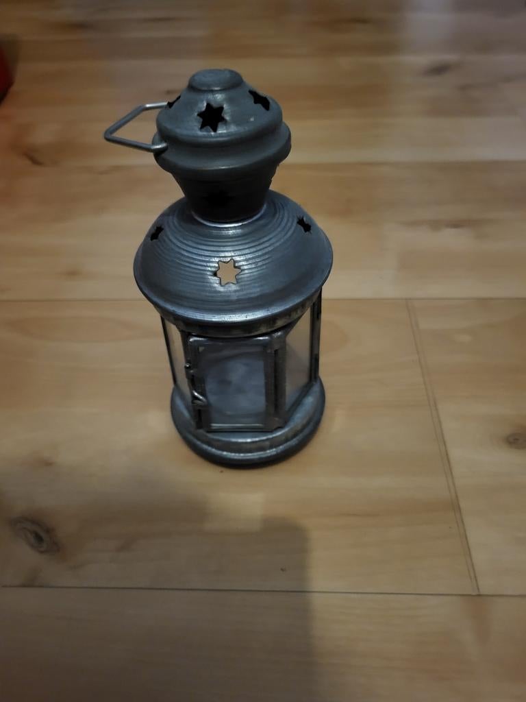 Kleine metalen lantaarn met sterren en deurtje, Huis en Inrichting, Lampen | Overige, Zo goed als nieuw, Ophalen of Verzenden