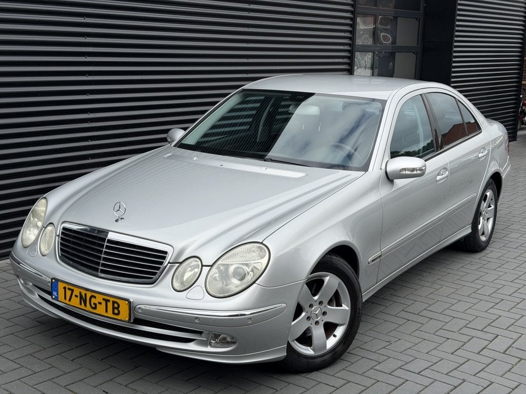 Mercedes-Benz E-Klasse 240 Avantgarde| AUTOMAAT| LEER| CLIMA, Auto's, Automaat, Achterwielaandrijving, Gebruikt, Zwart