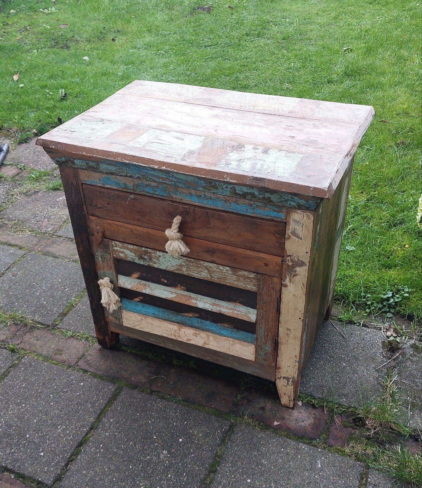 Uniek kastje van gerecycled hardhout, Ophalen, Gebruikt, 1 of 2 laden, 50 tot 100 cm